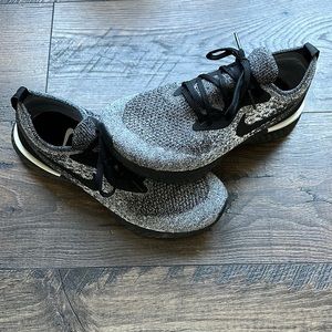 Nike Epic React flyknit Oreo Running Shoe